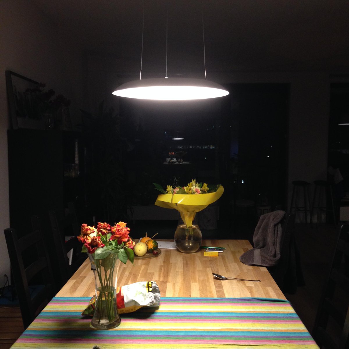 eddokloosterman's tweet image. Is that a flying saucer above our dining table? Nope, our new @PhilipsLight Ayr LED lamp.