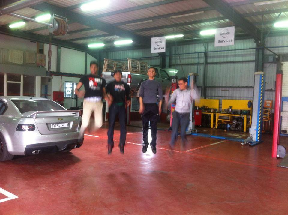 OLyaazale's tweet photo. SOME GOOD TIME WITH FRIENDS IN WORKSHOP http://t.co/Wz6rPZtJsE