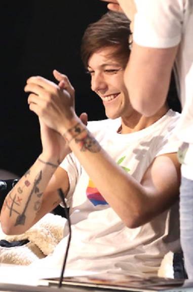 swagslarry's tweet photo. #votefifthharmony #EMABiggestFans1D http://t.co/hcCx6e4YRF