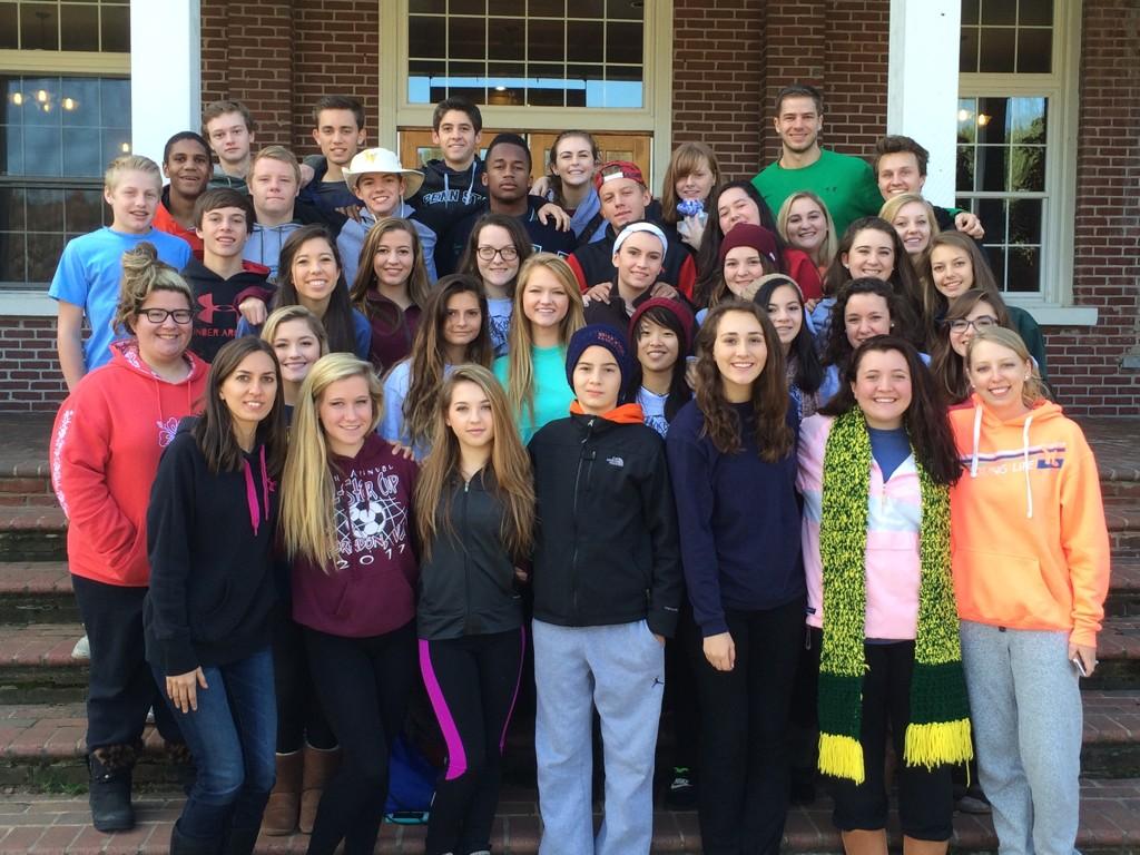 CurtisAtkinson's tweet image. The stages of a group picture #FallWeekend #YL #YLPurcellville