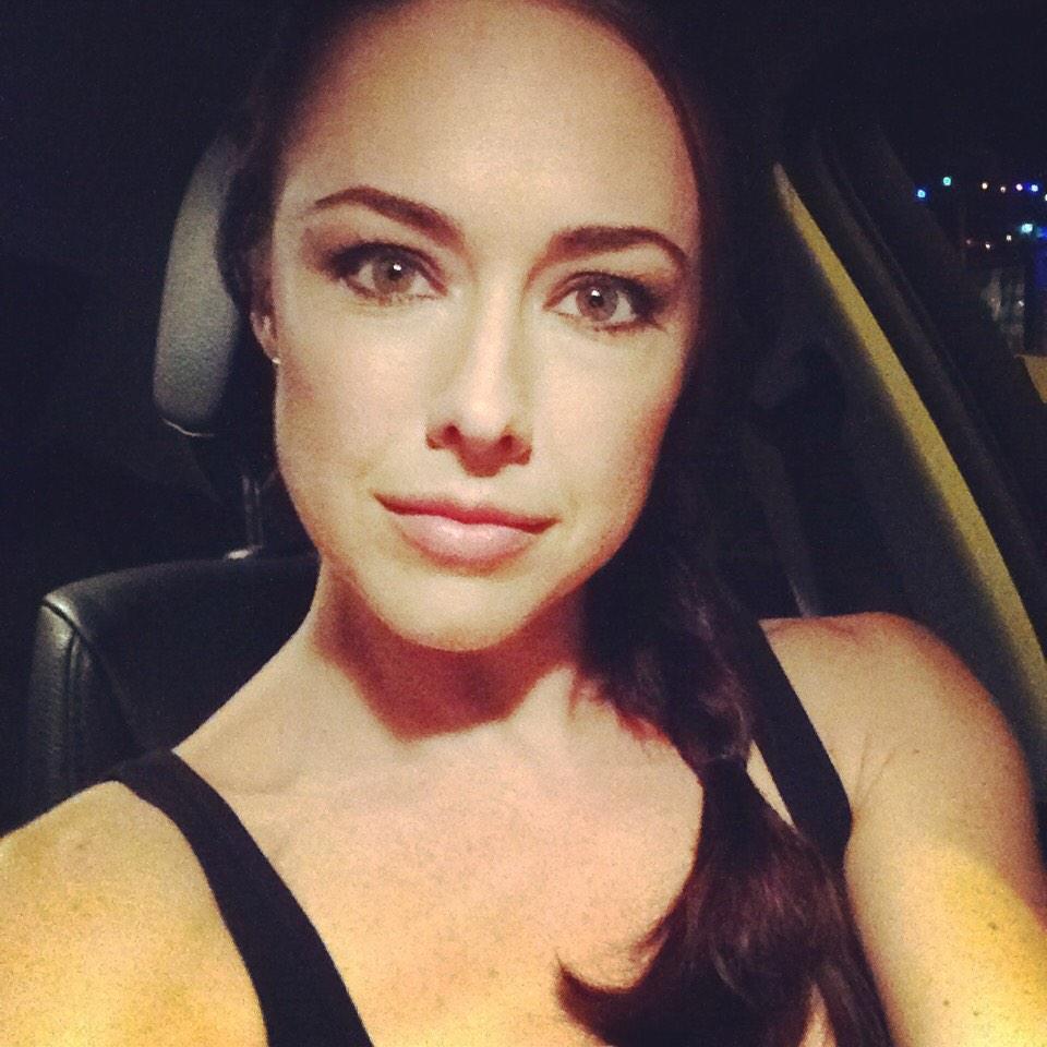 MyLindseyMcKeon's tweet photo. Night out on the town #selfie #lauracroftbraid #MakingLA #friendsofthepeople #Hollywood #GuiltyPleasure #FlyEagleFly http://t.co/TlxSpSqNks