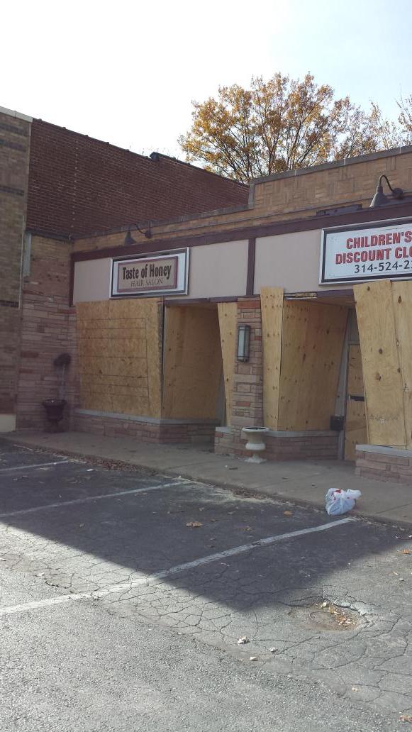 search4swag's tweet photo. Boarding up is taking place on Florissant rd. 1 block south of #Ferguson pd protest site. http://t.co/3Xy89jA3Ng