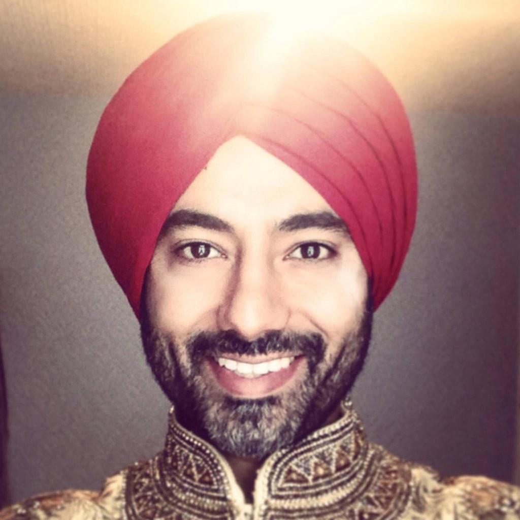suchitavad's tweet photo. one year ago...we were in London celebrating our third wedding! #punjabi style! #sikhchic http://t.co/ZipUwn2UrJ