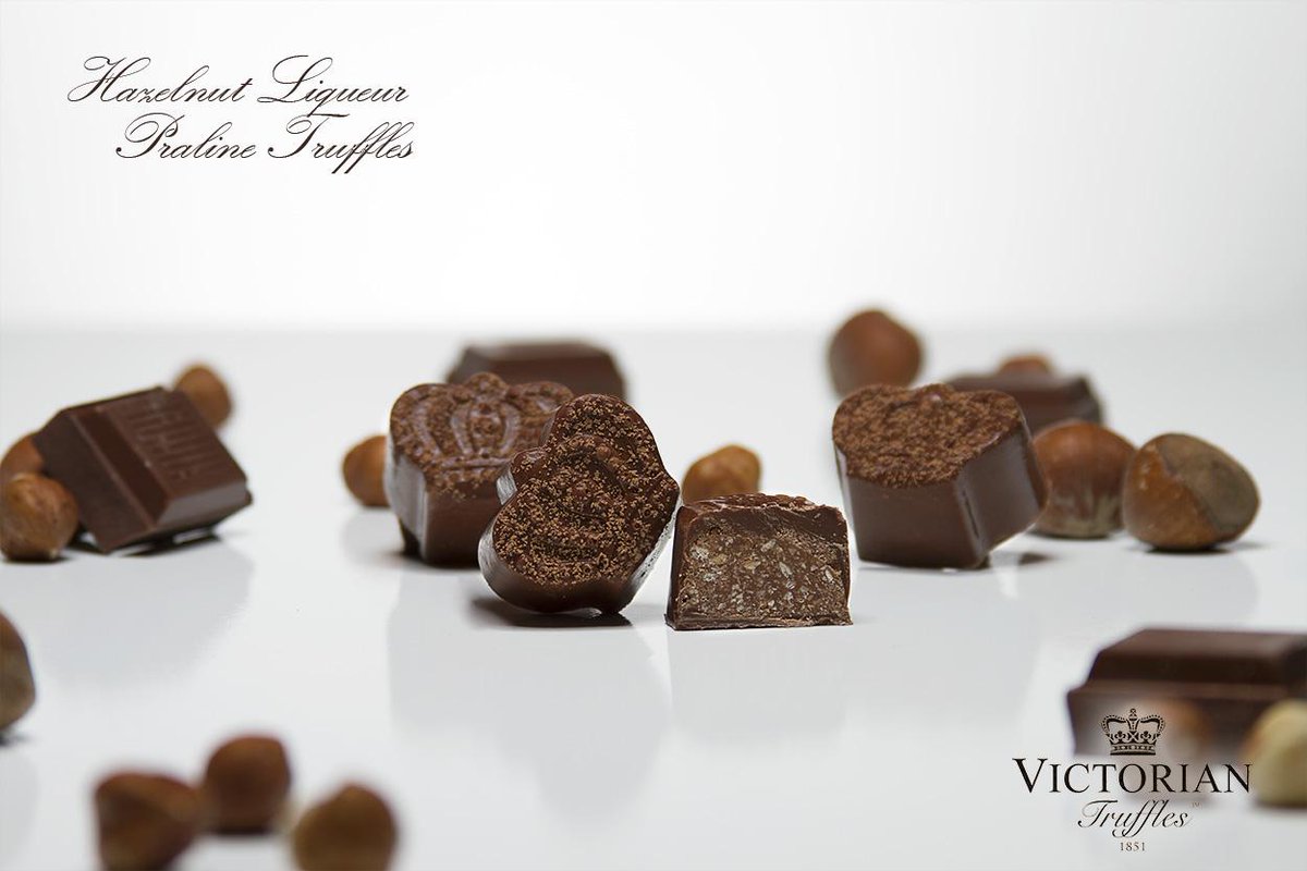VictorianTrufls's tweet photo. Looking for a #snack today, we have a few ideas.
Hazelnuts, milk #chocolate, and a splash of #Hazelnut #Liqueur. http://t.co/kYqZCHtUDf