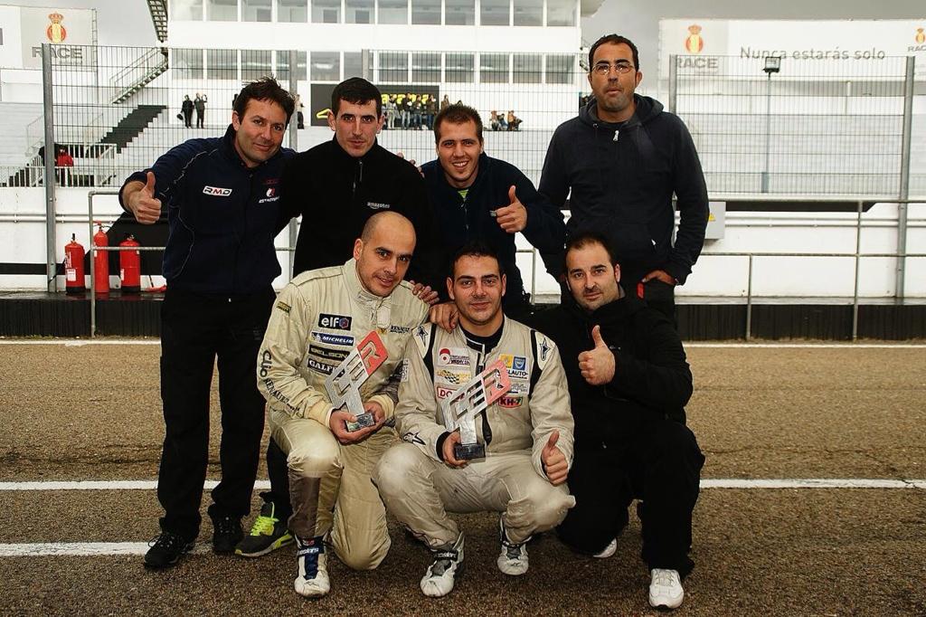 RaulSomozaTeam's tweet photo. Como siempre dar las gracias a todo el equipo de mecánicos http://t.co/XMZ5AfS4yn
