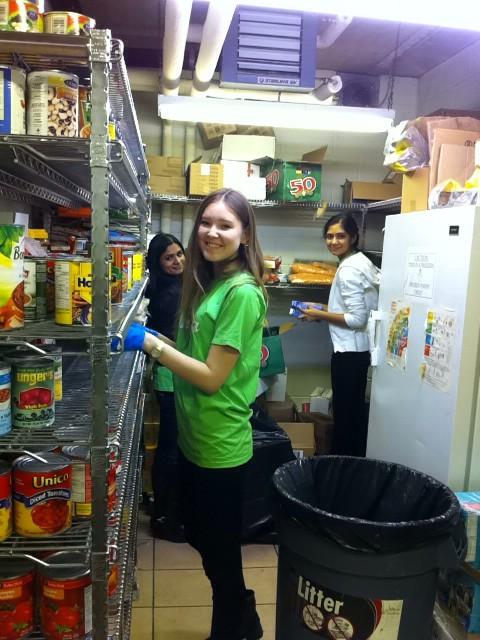 chaaraorg's tweet photo. Our #chaarabus volunteers helping out clean up @Horizons4Youth #hero http://t.co/meICsqSycE