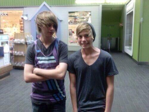 5SOSUpdatesAUS's tweet photo. Comment with a fetus pic. #vote5sos -martina http://t.co/0DHFmIlC0M