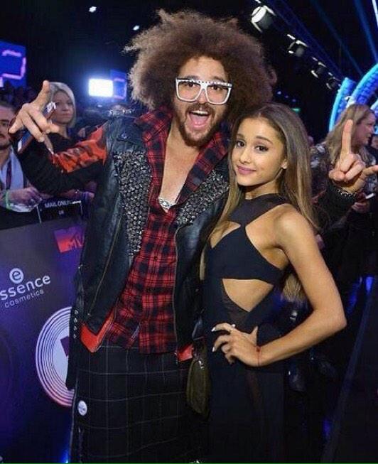 buterasweave_'s tweet photo. “@Ari_GrandeSpain: @ArianaGrande y Redfoo en la Red Carpet http://t.co/Dv3rZdmsfg” #orgulloarianator