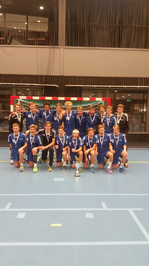 ToniiJohansson's tweet photo. Andra plats för Stockholm P99, bra krigat hela helgen.. #SvCHandboll http://t.co/BH15EJGAij
