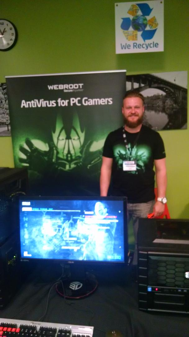 IntelGaming's tweet photo. Showing off security customized for gamers @WebrootGaming @RushCMike #IntelLANFest http://t.co/KNeV08gscA