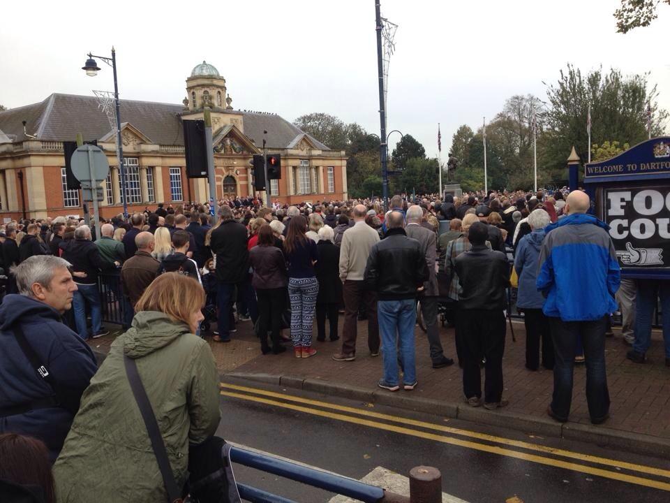 Fantastic turn out at Dartford's Remembrance Parade today, Girl guiding paid tribute all over Kent <a href="/poppypride1/">Wear Your Poppy With Pride (Andy)</a>