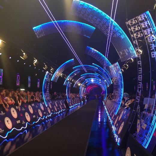 MTVLA's tweet photo. ¡Comenzó la red carpet de los #MTVEMA 2014! No te pierdas el show en vivo: http://t.co/vgtK1Vpjmg http://t.co/pLqIAAqwiU
