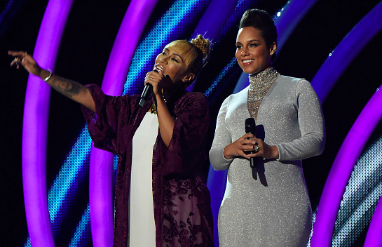 mtvitalia's tweet photo. Alicia Keys più raggiante che mai sul palco degli #MTVEMA #EMA2014 http://t.co/GPAPPgyovL
