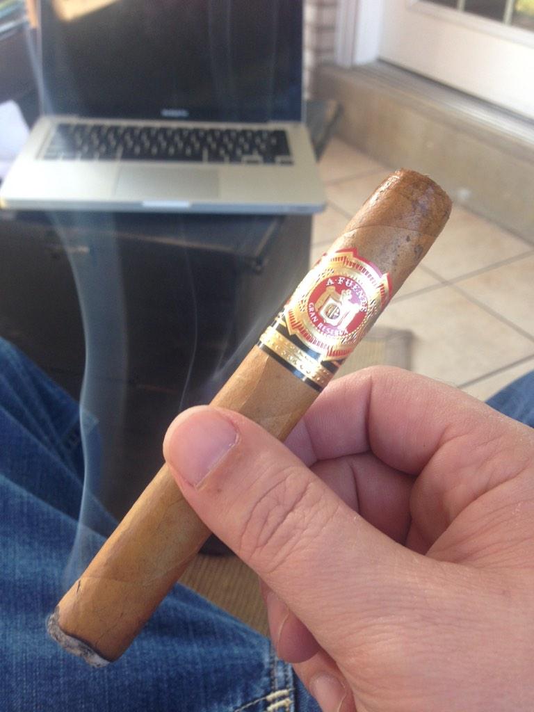 tk1234_tk's tweet photo. 2013 Fuente Unnamed excellent smoke! http://t.co/nqiQYON4eP