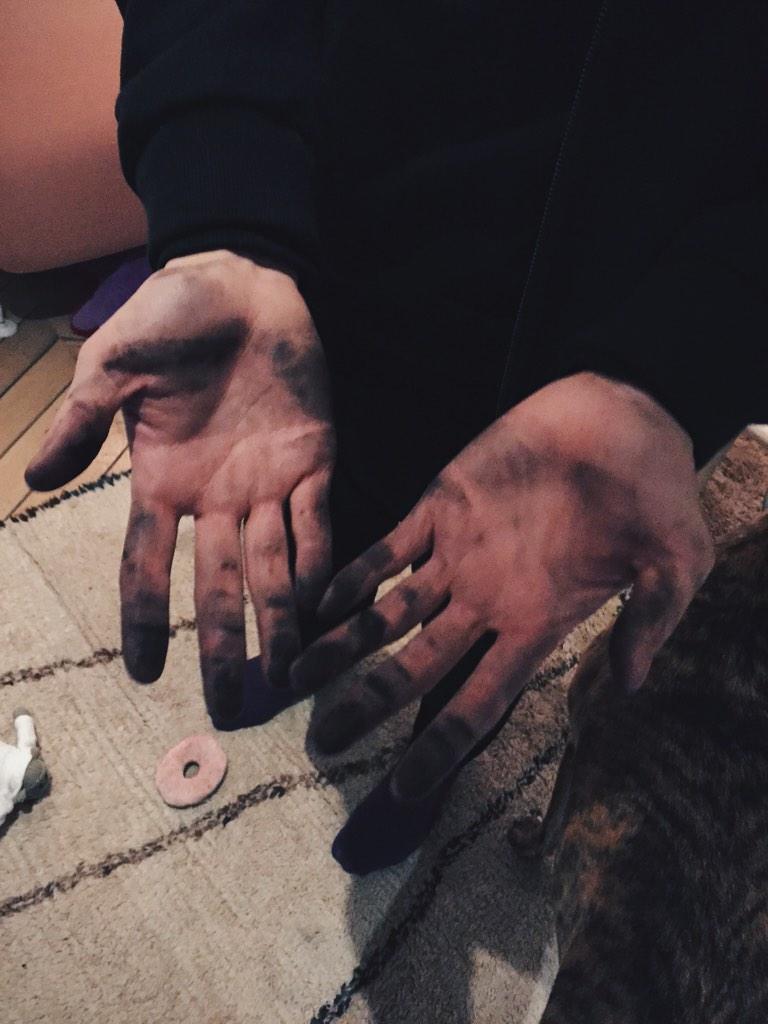 EsteeLalonde's tweet photo. Tonight on #theworktop @li0nsmane changes my flat tire. http://t.co/JHMPwUKGzx