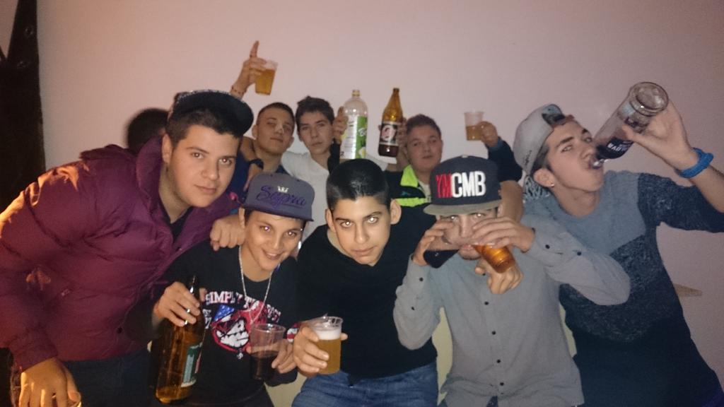 IsmaMendoza2's tweet photo. Fiestooooon :3 http://t.co/g7YUhojXLw