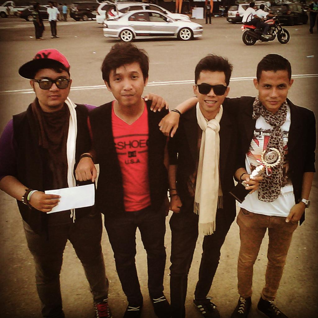Erfal007's tweet photo. Autoday go to nasional. Lap.Lanud soewando polonia medan. @GevaIndonesia the winner 1st band http://t.co/Namx5p3ZiW