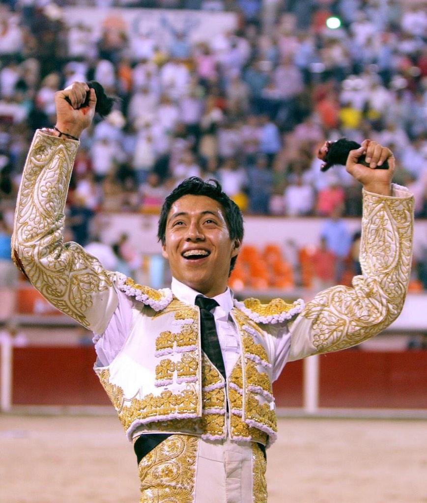 Suerte hoy al matador <a href="/artte3/">Машаня Аксёнова</a> que torea en @LaMexicoCom y al matador <a href="/sergio17flores/">Sergio Flores</a> que torea en @NvoProgresogdl !!!