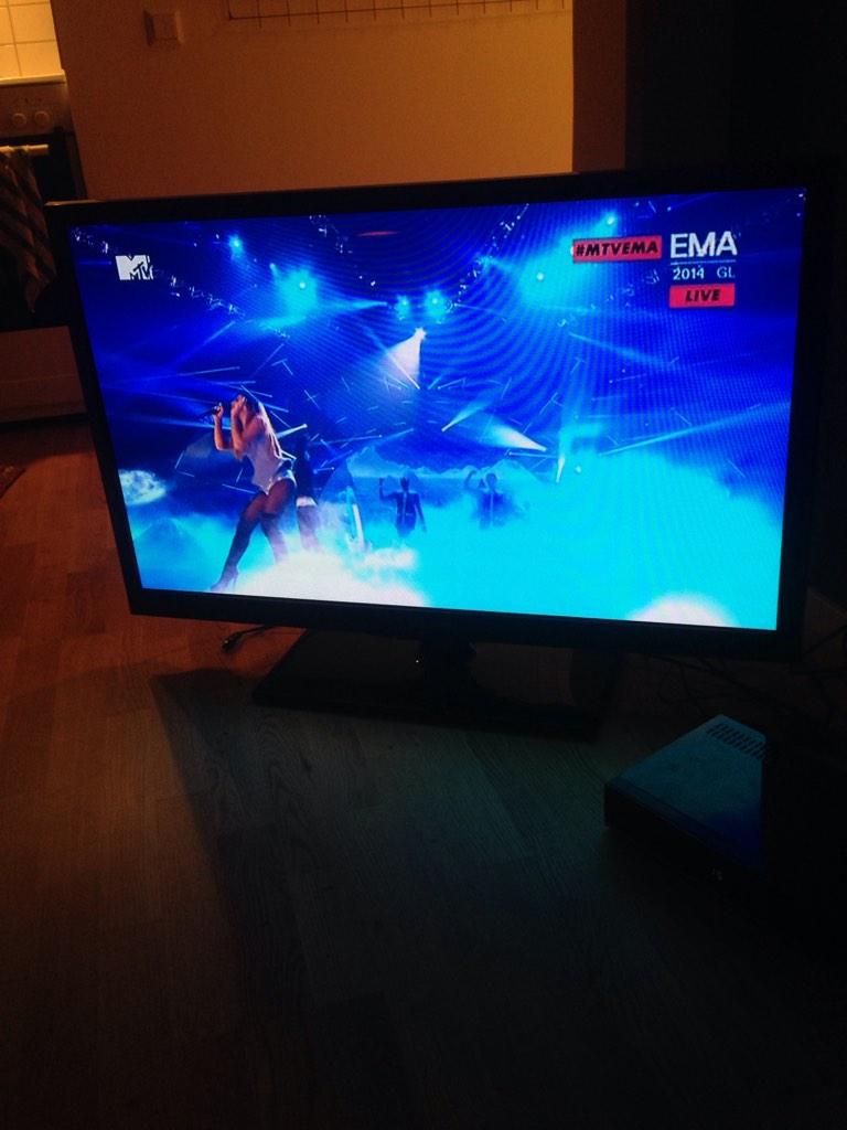 AceAndrsson's tweet image. #sorryariana #notgood #somanyproblems  #MTVEMA