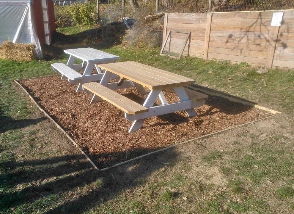 NHCOGardens's tweet photo. Another @boyscouts Eagle project underway @NHCOhelps http://t.co/JGmOVI32lQ