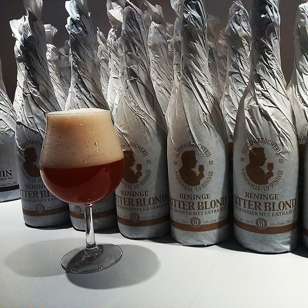 Brouwerijvdw's tweet photo. Gisteren nieuwe bottelen van #Reninge Bitter Blond: 750 stuks http://t.co/IDNyYv8wKi