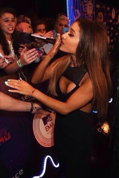 alisonpeters_'s tweet photo. I CANT SHES AMAZING 😍 http://t.co/2inz2zGmYj