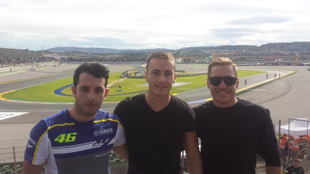 wi_clk's tweet photo. Recien llegado de #Cheste2014 despues de 5 horas encima de la moto, espectacular!! @rodrie10 @nandomesaortega http://t.co/GIn6gfoExF