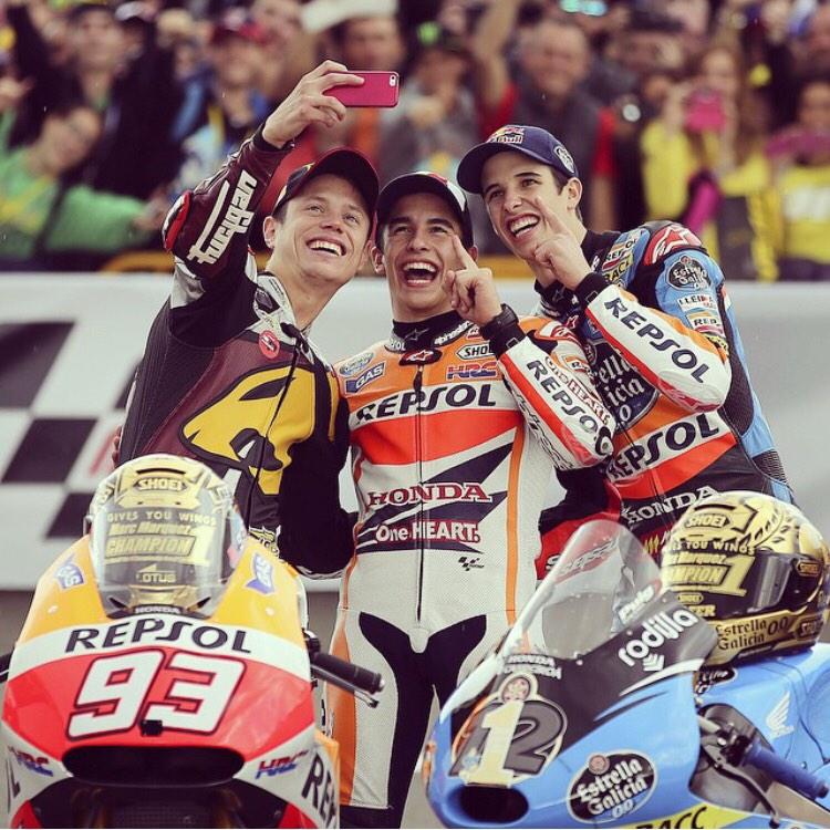 LydiaCoronado's tweet photo. Sois grandes, sois españoles, sois campeones. @marcmarquez93 @alexmarquez23 @TitoRabat http://t.co/2z0x27sU9t