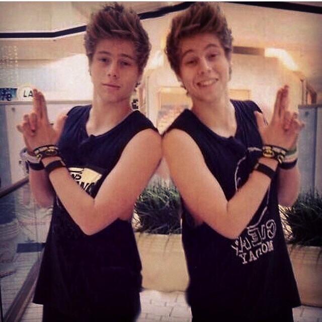 sorrysatxn's tweet image. Rt because Lukes cute af #vote5sos