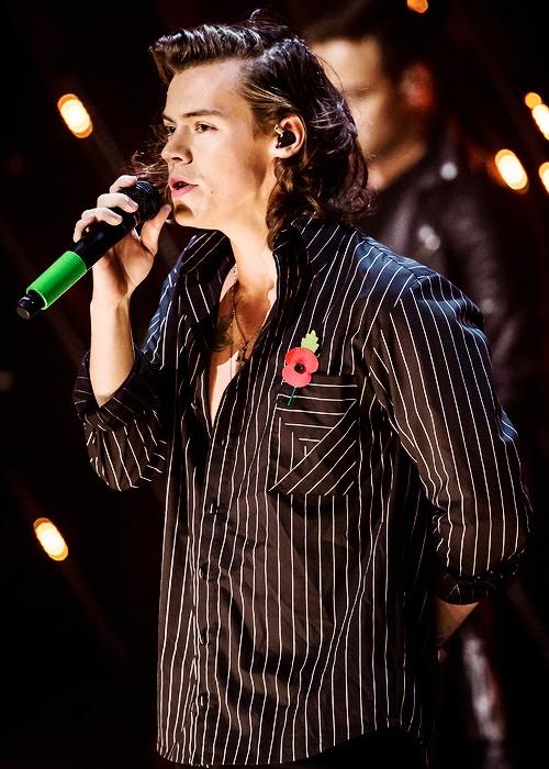 onedirectionBR's tweet image. Harry no The X Factor UK hoje!