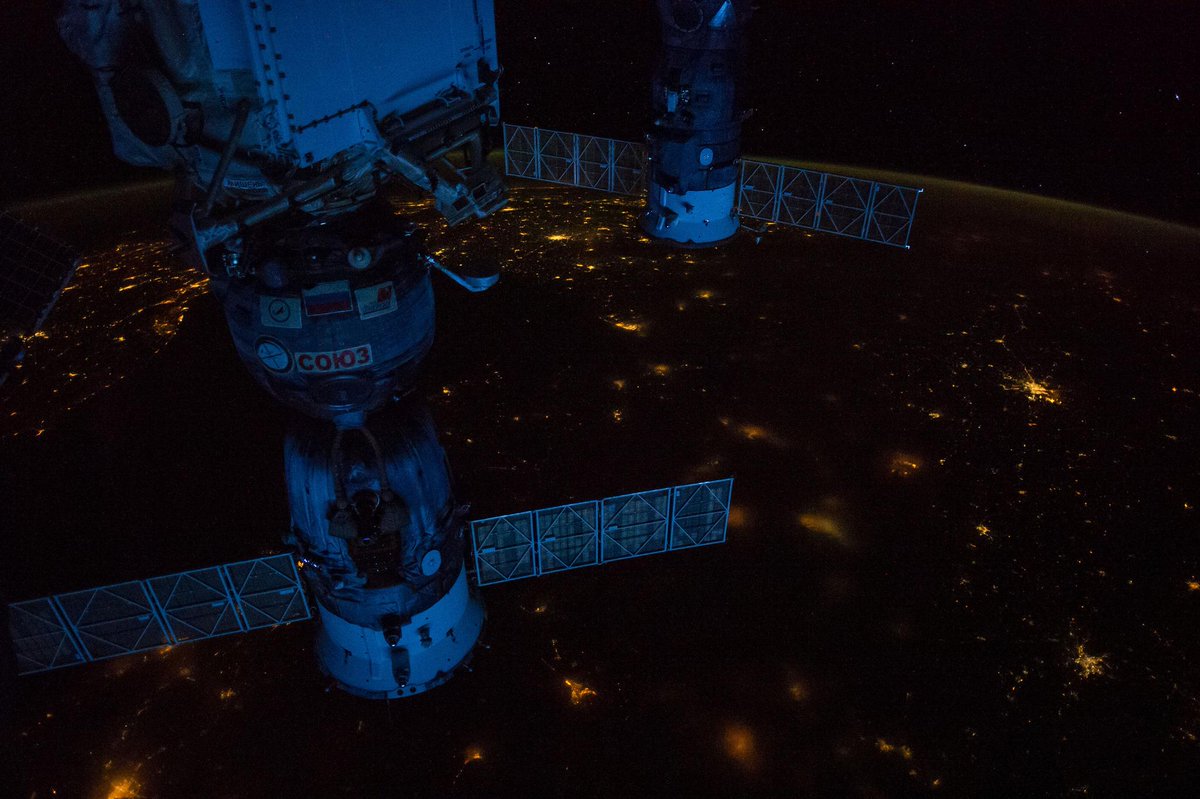 Space_Station's tweet image. Watch #NASATV as #Exp41 says goodbye &amp;amp; closes #Soyuz hatch before undocking from #ISS today... blogs.nasa.gov/spacestation/?…