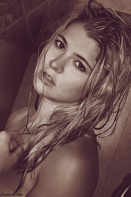 Shower time! http://t.co/NMMC1rfjWz