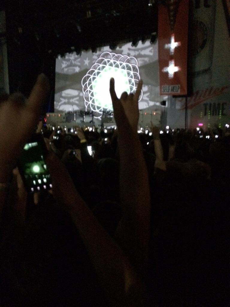 xBetrayy's tweet photo. One of my all time favorite photos that I've taken 😊 #BringMeTheHorizon #BMTH #SelfHelpPhilly http://t.co/Bg9kCJKfpr