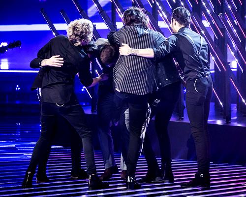 onedirectionBR's tweet image. Mais fotos dos garotos no The X Factor UK hoje! &amp;lt;3