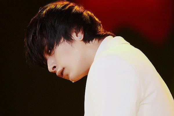 B2C7AhvCAAACJcf.jpg:large