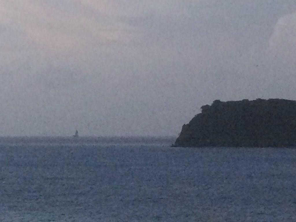 BocquetCaroline's tweet photo. Premier contact au large #AllezLoick @VoileBanquePop #RDR2014 merci @Seb_Duclos http://t.co/Hz6Ww6xugp