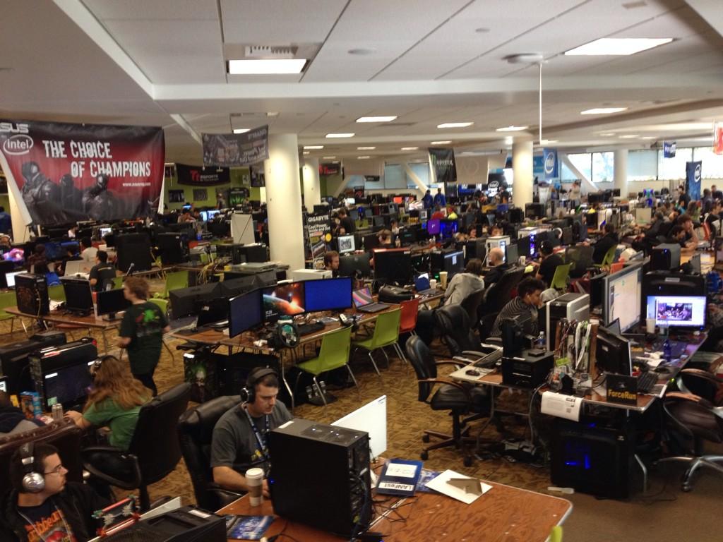 IntelGaming's tweet photo. Thanks to the >400 gamers who spent their weekend with us at Sacramento #IntelLANFest http://t.co/UZbMNrGLeu