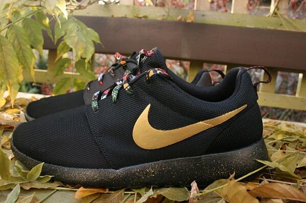 AthletePride's tweet photo. Nike Roshe Run "Throne" Giveaway!

To Enter:
1. RT This Tweet
2. Follow This Account

Winner DM'd 12/17! http://t.co/yy3J5ZY9Jo