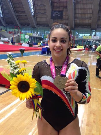 JJacomePhoto's tweet photo. @cjamado Oro para Isabella Amado en Viga, Copa del Mundo, Gimnasia Artística, Colombia. http://t.co/AaUvd6E2tH via @COlimpicoPanama”