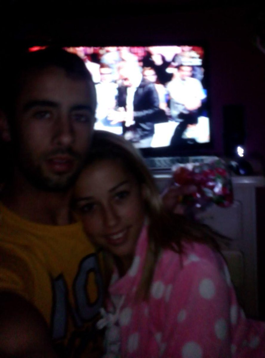 falireina's tweet photo. Asi vemos el debate de gran hermano #DBT6GH15 http://t.co/uCAXQfqlIl