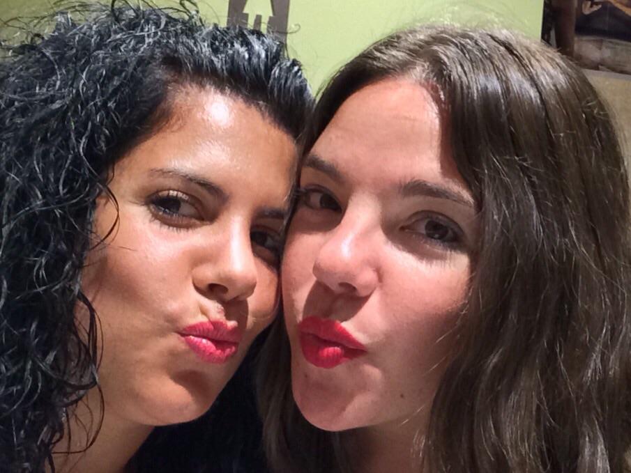 sarzoz's tweet photo. #Adriana y #Leyre prometen dar juego en #DBT6GH15, ya lo dan en el grupo de whatsapp sobre #gh15 http://t.co/o4yQueWmDG