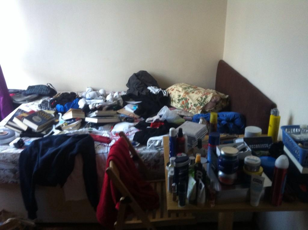 Normaaann's tweet photo. I must clean. I must clean. I must clean my room. 😁🔫#yesterdayspic http://t.co/y3RVsvEiub