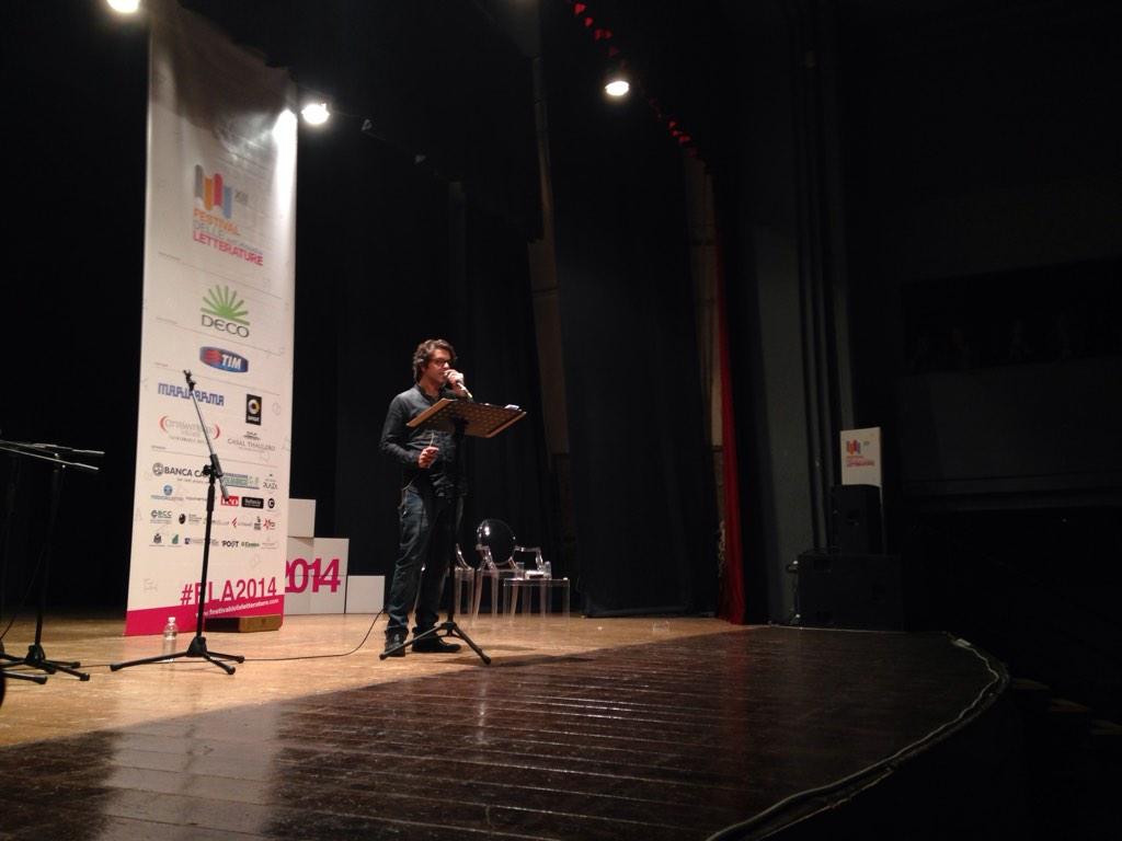 alessiojacona's tweet photo. Samuele Bersani chiude #fla2014 cantando "giudizi universali". mi sembra perfetto. Perfetto per me. http://t.co/B7cQGuFBYL