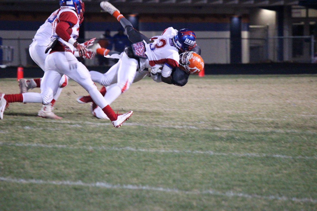 Dolin_Dolin's tweet photo. This is #Hermfootball in a picture http://t.co/kab55sdoKX