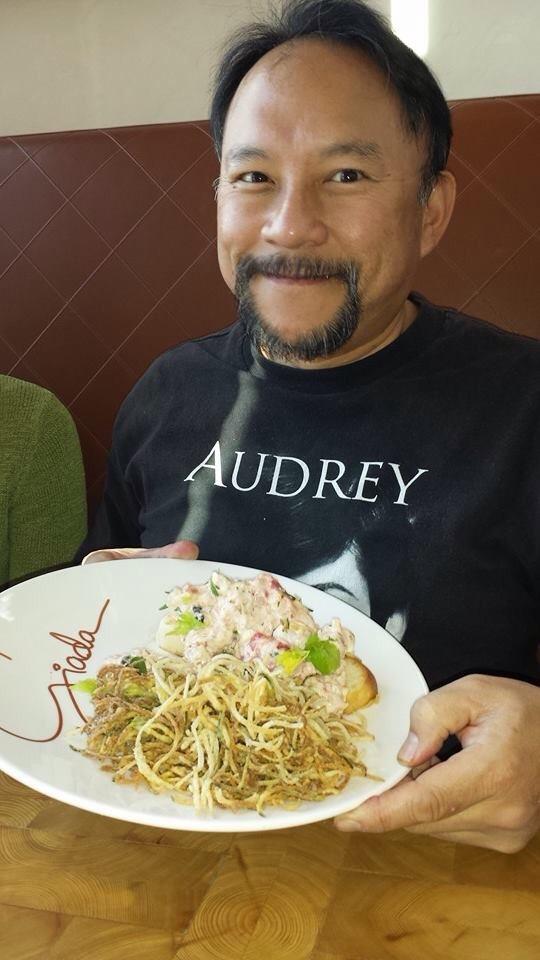 kade6767's tweet image. @GDeLaurentiis He's having a big birthday and gives #GiadaLasVegas four stars. Lobster roll, steak sliders, etc