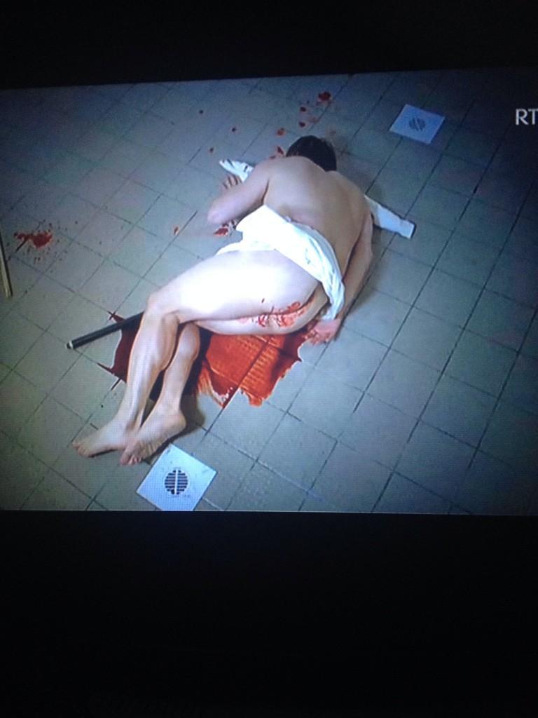 FransDogWoof's tweet photo. Fran "I'm cold and I am shamed, lying naked on the floor" #LoveHate http://t.co/akaagiIyvg