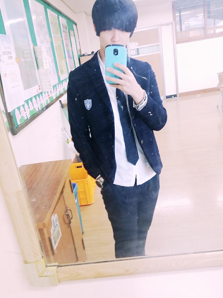 jbh0523's tweet photo. 학교도착! http://t.co/pjRRxsRnYk