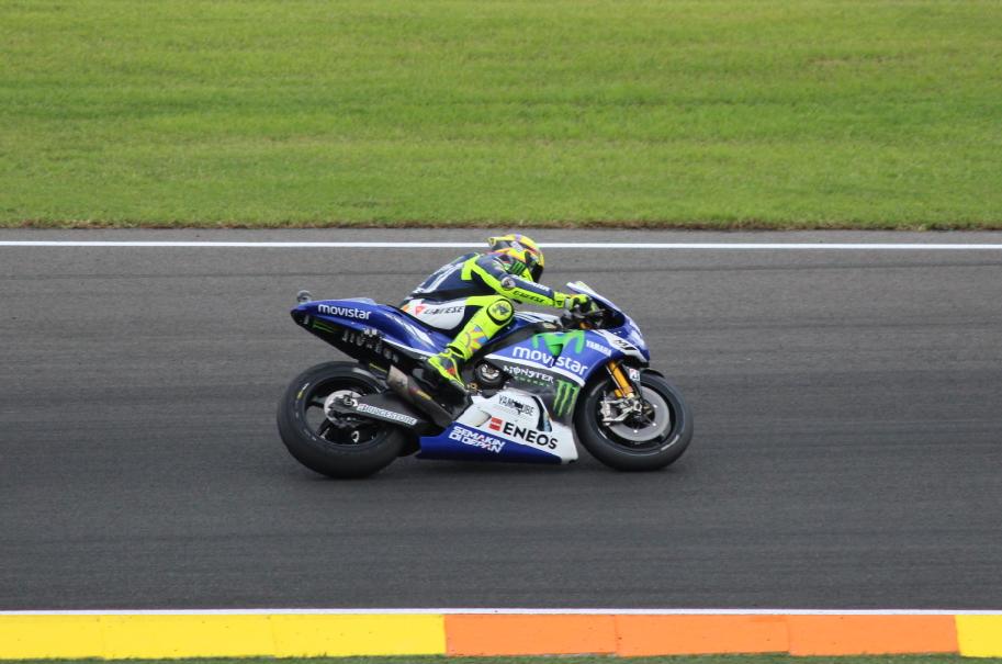 pedrero22's tweet photo. Finde perfecto con @lauujiimenez en #cheste2014 viendo a @ValeYellow46 !! #teamo http://t.co/s67dhZjUwn