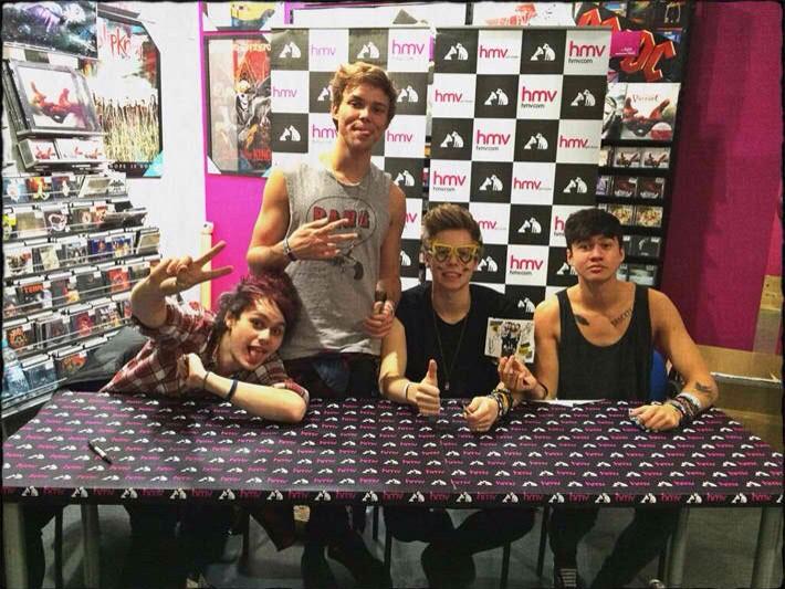 pauramore__'s tweet photo. #vote5sos #5SOSAttack #5SOSATTACKWITH5SOSPICS #5SOSFamilyAreProudOf5SOS http://t.co/hn4e0IsABB