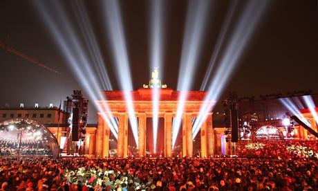 guardian's tweet photo. A city undivided: the fall of the Berlin Wall commemorated 25 years on http://t.co/zy5R932XXY http://t.co/oQmC1FwHx3
